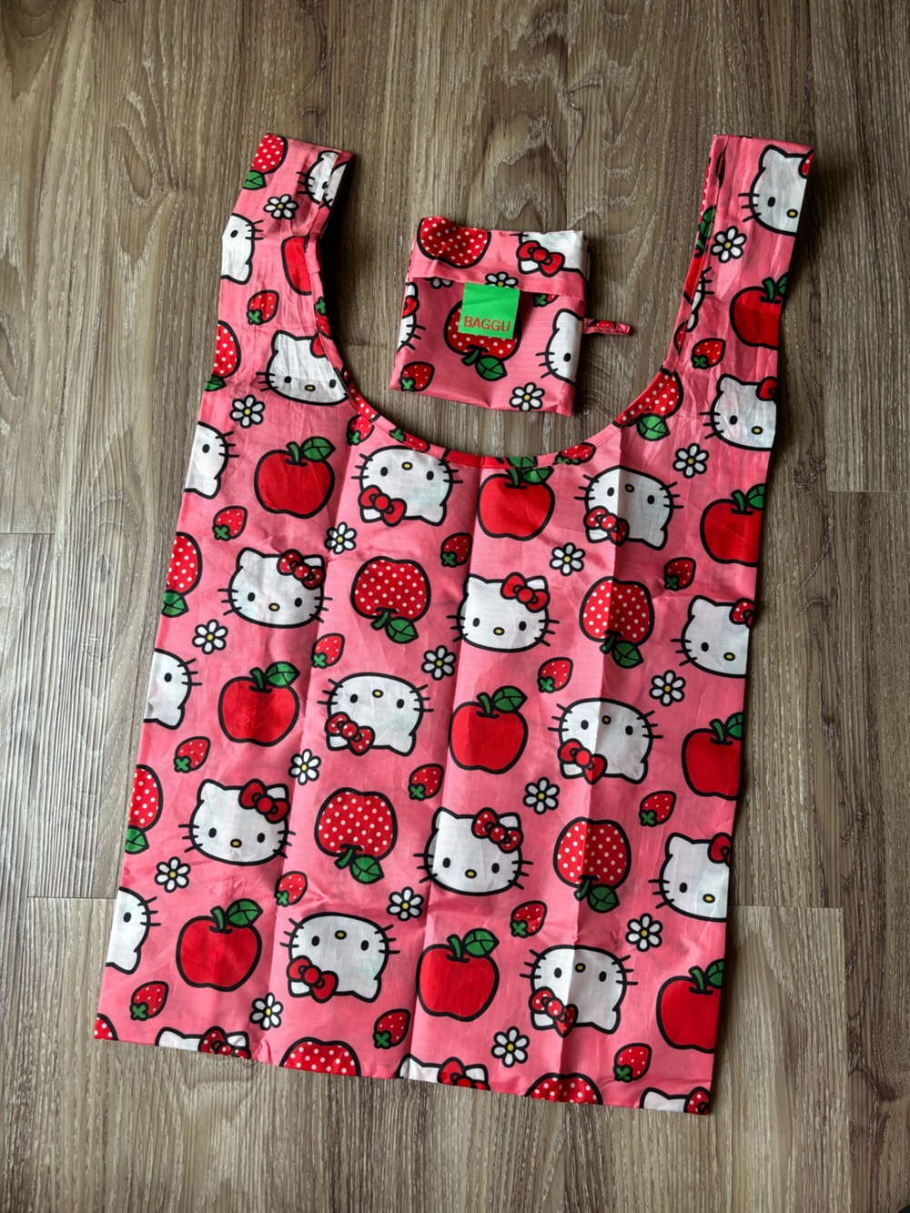 Baggu Standard Reusable Bag in Hello Kitty Apple - Picture 3 of 5